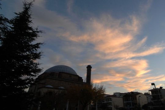 Εντονες αντιδράσεις στη Λευκωσία για τον εμπρησμό τεμένους