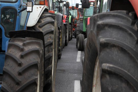 Κινείται ο διάλογος, ακίνητα τα τρακτέρ