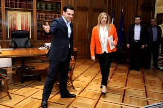 Οι πρόσφυγες τους φέρνουν πιο κοντά