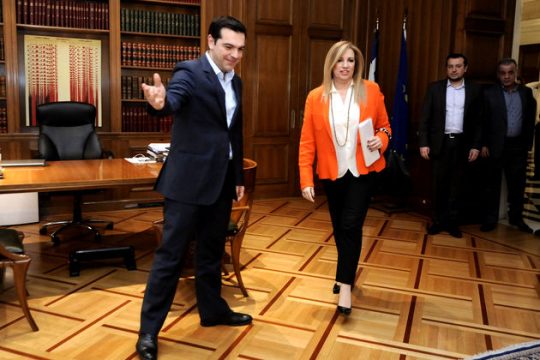 Οι πρόσφυγες τους φέρνουν πιο κοντά