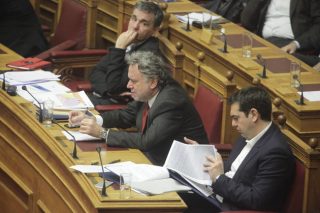 Σε διασταυρούμενα πυρά