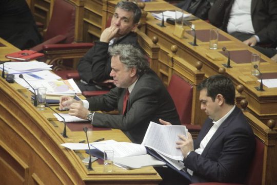 Σε διασταυρούμενα πυρά