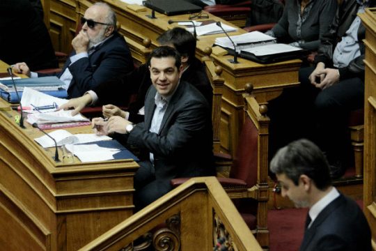 Προσωπική μονομαχία Τσίπρα – Μητσοτάκη στη Βουλή