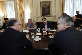 Στην… επικοινωνία πάσχει η κυβέρνηση