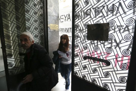 Απέκλεισαν το ΤΣΜΕΔΕ διαμαρτυρόμενοι για το ασφαλιστικό