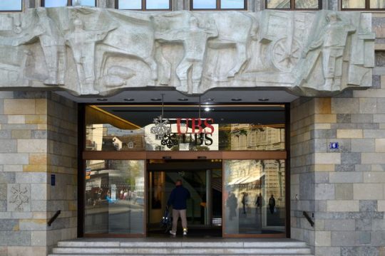 Φοροδιαφυγή πολλών μηδενικών από μεγαλοκαταθέτες εξωτερικού