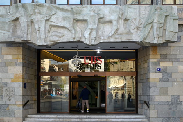 Φοροδιαφυγή πολλών μηδενικών από μεγαλοκαταθέτες εξωτερικού