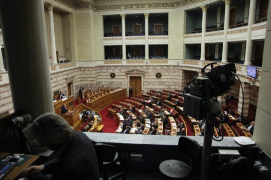 «Ένταση» στη Βουλή για αγρότες και Νεφελούδη