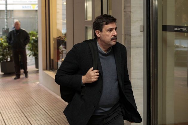 Ράβε-ξήλωνε στο ΕΣΥ