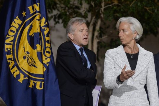 Επιστρέφει, αλλά επιμένει