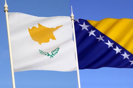 Βίοι παράλληλοι και διαπλεκόμενοι