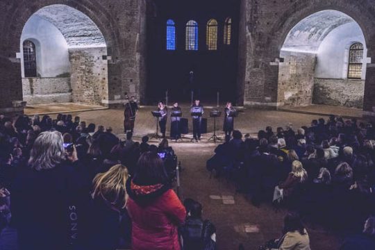 Κοσμική Ροτόντα, αλλά με… σουρντίνα