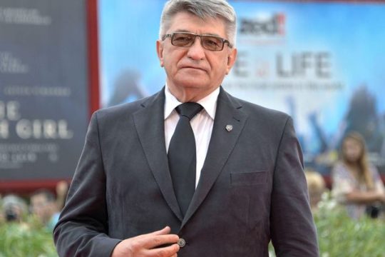 «Η πίστη στους πολιτικούς καταστρέφει τον πολιτισμό»