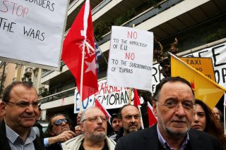 Ρεσάλτο ΛΑ.Ε. στο… μπαλκόνι της Ε.Ε.