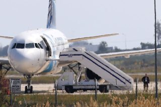 Αερο-κωμωδία στη Λάρνακα