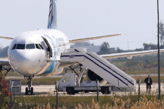 Αερο-κωμωδία στη Λάρνακα
