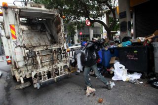 Σοβαρό ατύχημα για άλλον έναν εργάτη καθαριότητας