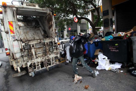 Σοβαρό ατύχημα για άλλον έναν εργάτη καθαριότητας