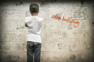 Bullying με γλώσσα που τσακίζει