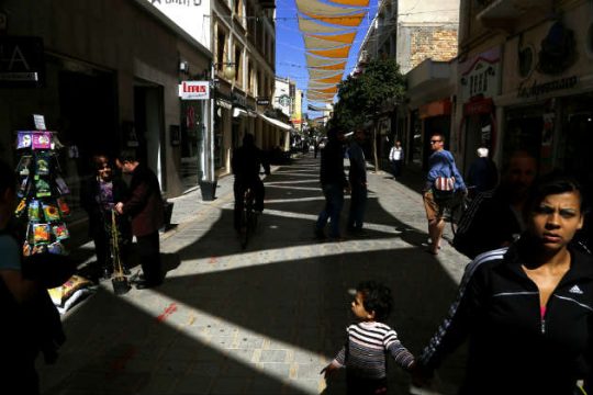 Η Κύπρος εκτός μνημονίου μέσω… twitter