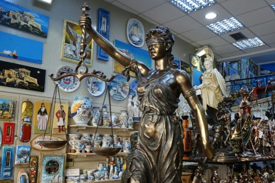 Το 91% πιστεύει ότι η Δικαιοσύνη δέχεται πιέσεις για τα σκάνδαλα
