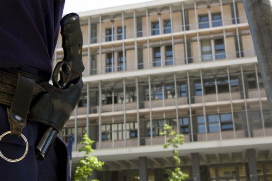 Αδειαζαν τα ταμεία του δήμου χωρίς παραστατικά