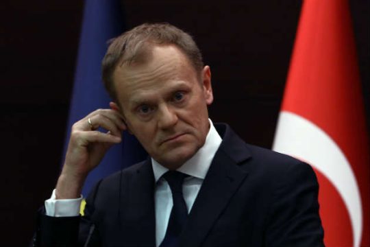 Πολιτικοί τριγμοί στην Κύπρο από την επίσκεψη Τουσκ