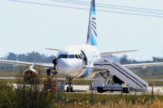 Ενώπιον της δικαιοσύνης ο αεροπειρατής της Egyptair