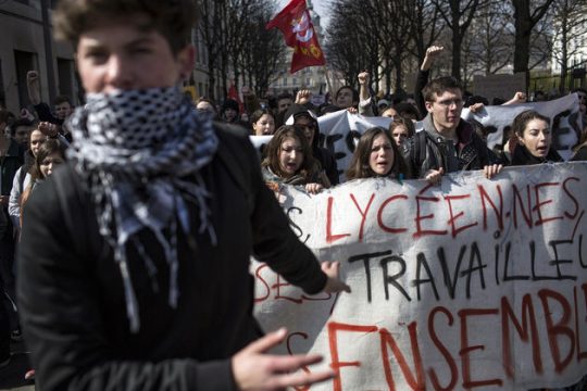 Η νεολαία στα «όπλα» κατά της μεταρρύθμισης