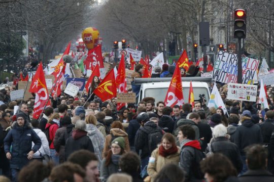 Οργή λαού για τα αντεργατικά μέτρα