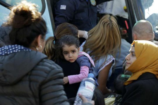Δίχτυ προστασίας της ΕΛ.ΑΣ για γυναίκες και ανήλικους πρόσφυγες