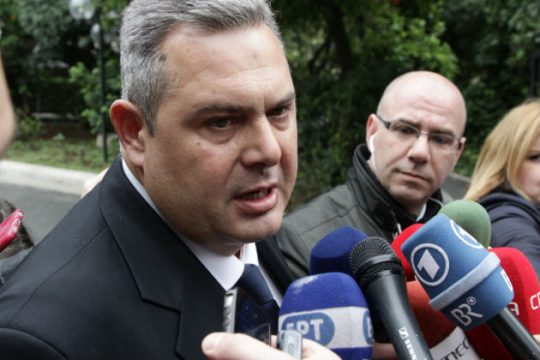 Επιμένει αλλά… μένει