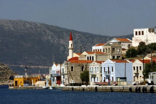 Υποπτη φωτιά σε χώρο για μετανάστες στο Καστελόριζο