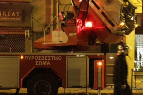 Πυρκαγιά κατέστρεψε κτίριο με είδη πρώτης ανάγκης για πρόσφυγες