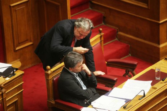 Χαοτικές διαφορές σε φορολογικό και ασφαλιστικό