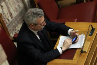 Με την τρίτη…