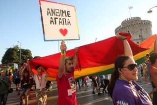 Στο στόχαστρο το σύμφωνο συμβίωσης ομόφυλων ζευγαριών, λόγω «χρηστών ηθών»