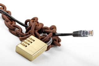 Συνεργασία και με τη… λογοκρισία;