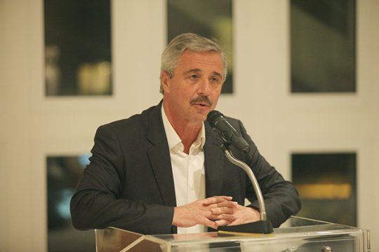 Πρώτα η κοινωνία και η πατρίδα