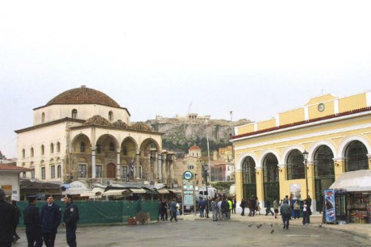 Επίθεση αγνώστων στον σταθμό στο Μοναστηράκι