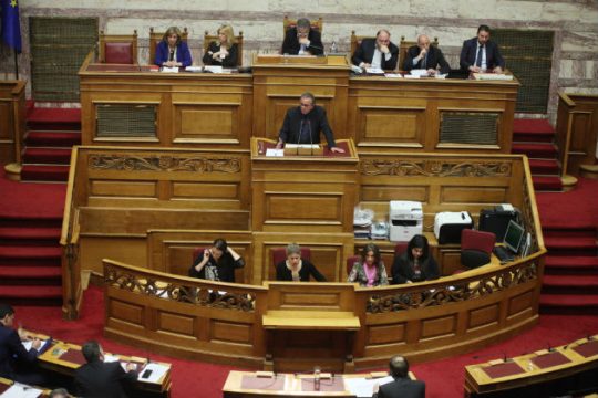Ως κατεπείγον στην Ολομέλεια το νομοσχέδιο για το προσφυγικό