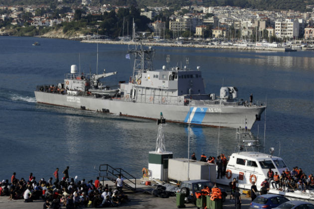 Σχέδιο «εκκένωσης» Λέσβου και Χίου από πρόσφυγες;