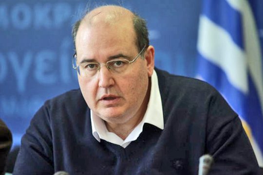 Νίκος Φίλης «μαρτυράει»: τα κενά στα σχολεία σήμερα είναι 3.763