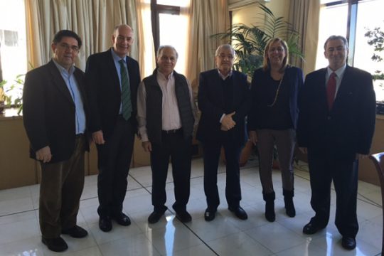 Άμεση διασύνδεση της εμπορικής λειτουργίας του Πειραιά με το λιμάνι