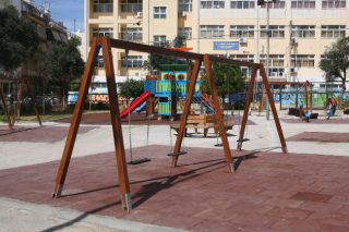 Δώδεκα παιδικές χαρές στα παιδιά του Πειραιά