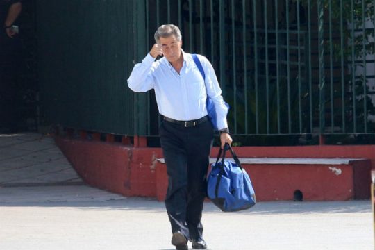 Ξανακάθεται στο σκαμνί για άλλη «μαύρη τρύπα»