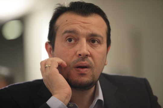 «Χαρτοπόλεμος» Παππά με κανάλια και Άδωνι για το Πανεπιστήμιο Φλωρεντίας