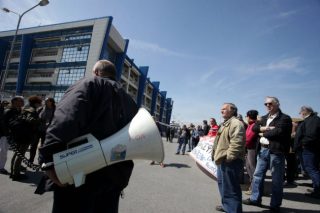Ανεργοι ναυτεργάτες κατέλαβαν την Eνωση Ελλήνων Εφοπλιστών