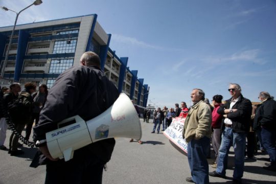 Ανεργοι ναυτεργάτες κατέλαβαν την Eνωση Ελλήνων Εφοπλιστών