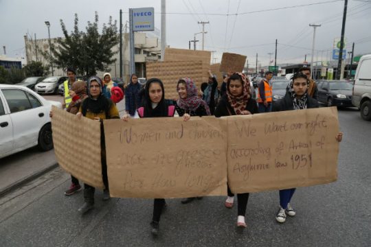 Πορεία διαμαρτυρίας προσφύγων από το Σχιστό στην πλ. Βικτωρίας